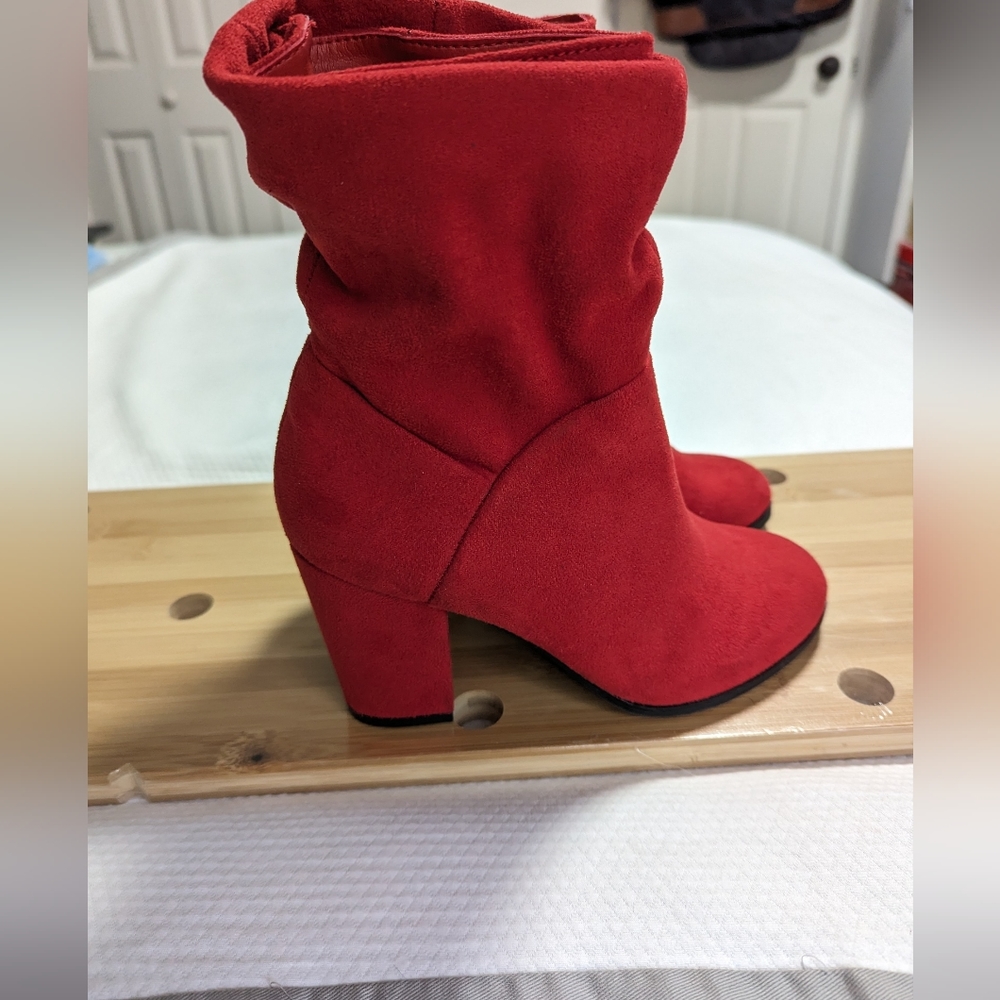 Material Girl Womens Size 5M Midory Fabric Slouched Ankle Fashion Boots Red.